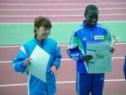 表彰を受ける宮井選手