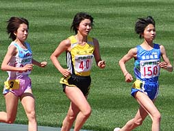 5000ｍ自己ベストを更新した脇田選手(写真右）