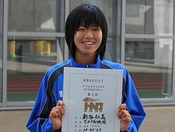 社会人初の賞状を手にした新谷選手