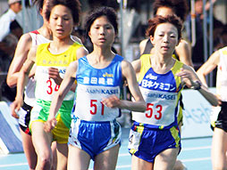 集団の先頭を走る脇田選手