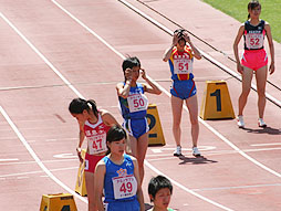 800ｍスタート前の小林 (右から3番目)